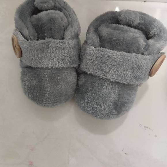 Plush Baby Boots, Size 6-12 months - Picture 2 of 3